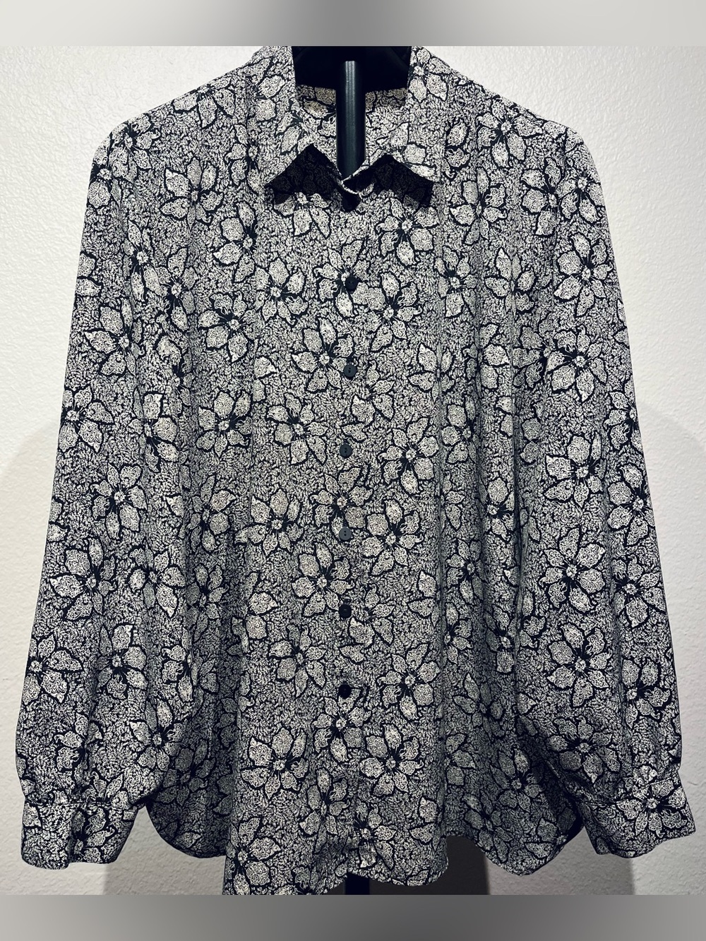 Vintage Black and White Floral Button-Up Blouse - Size L (Women)